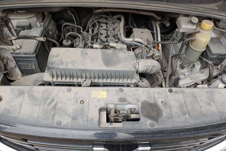 Used Wuling Zhengcheng 2021 1.5T Manual Luxury Commercial Vehicle Engine Bay