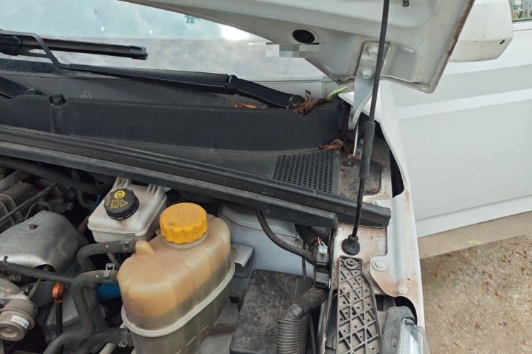 Used Wuling Zhengcheng 2021 1.5T Manual Comfort Version Engine Bay Left