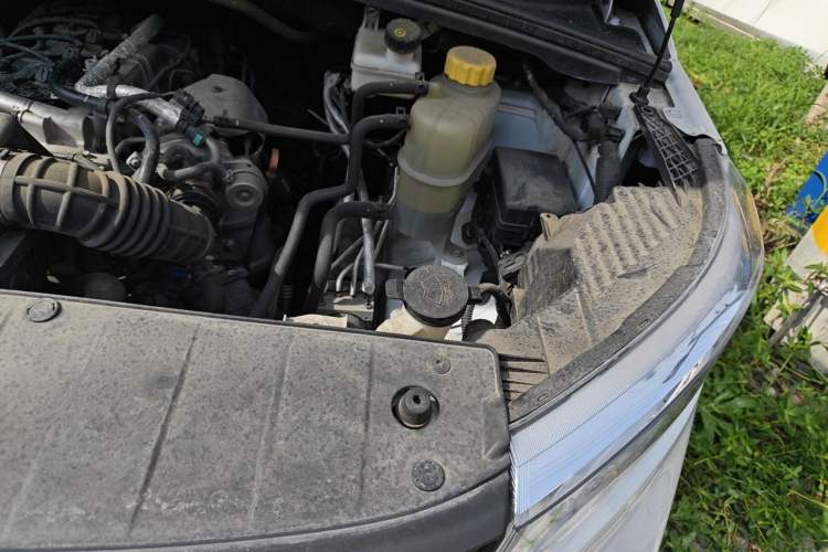 Used Wuling Zhengcheng 2021 1.5T Manual Comfort Version Engine Bay Left
