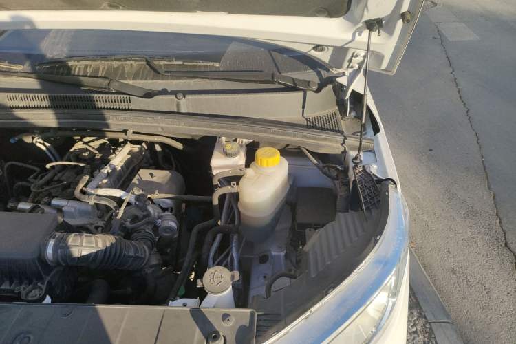 Used Wuling Zhengcheng 2021 1.5T Manual Comfort Version Engine Bay Left