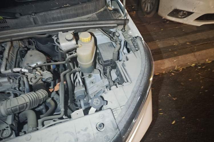 Used Wuling Zhengcheng 2021 1.5T Manual Luxury Version Engine Bay Left