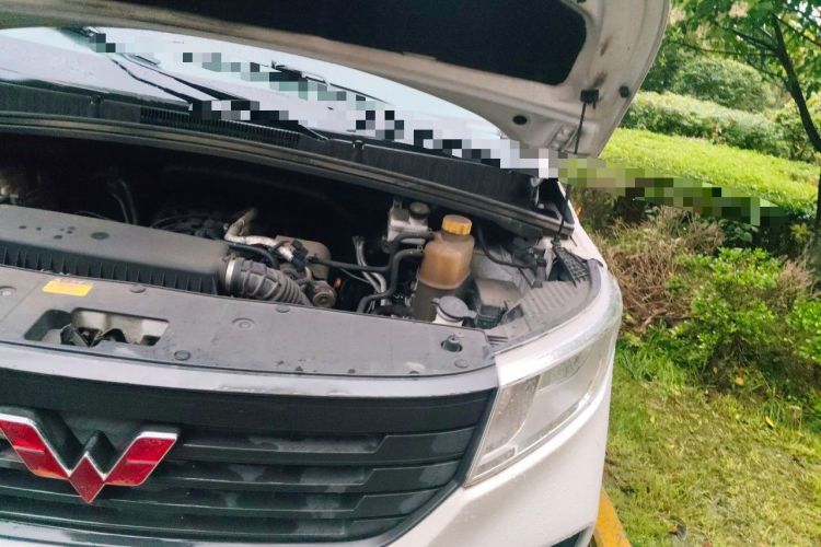 Used Wuling Zhengcheng 2021 1.5T Manual Comfort Version Engine Bay Left