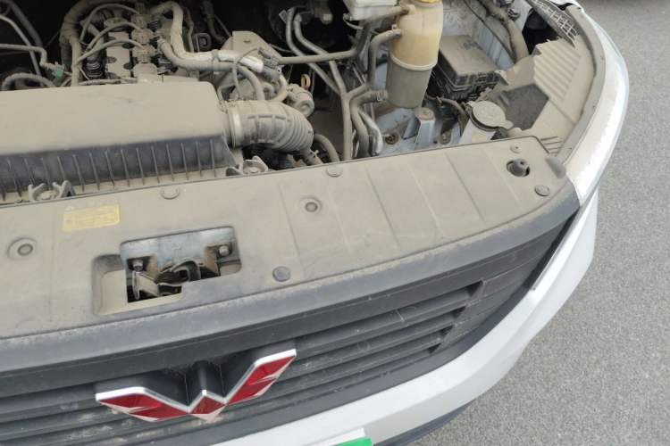Used Wuling Zhengcheng 2021 1.5T Manual Comfort Version Engine Bay Left