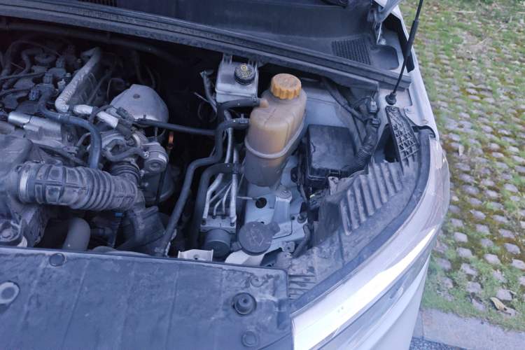 Used Wuling Zhengcheng 2021 1.5T Manual Comfort Version Engine Bay Left