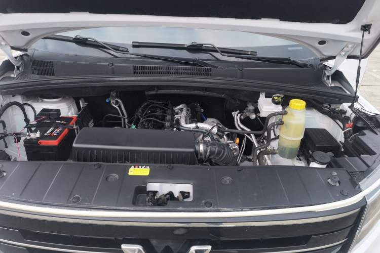 Used Wuling Zhengcheng 2021 1.5T Manual Luxury Version Engine Bay