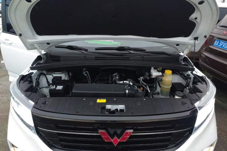 Used Wuling Zhengcheng 2021 1.5T Manual Luxury Version Engine Bay