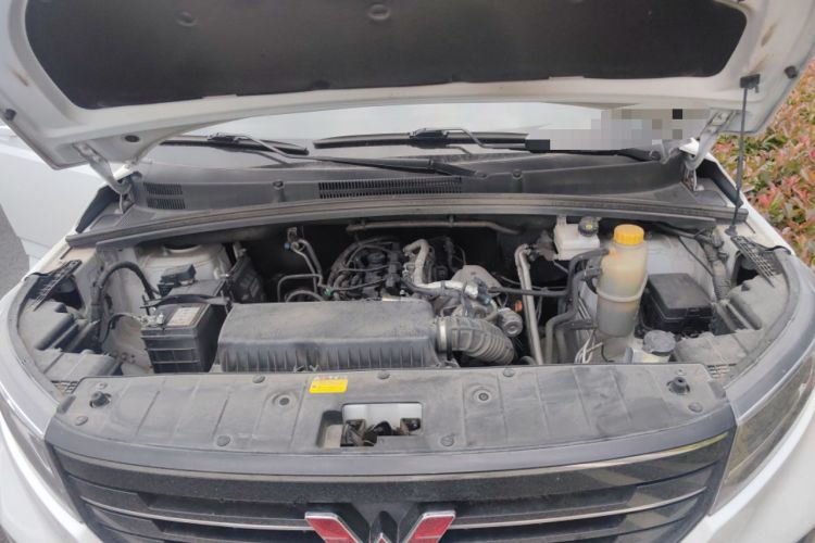 Used Wuling Zhengcheng 2021 1.5T Manual Luxury Commercial Vehicle Engine Bay