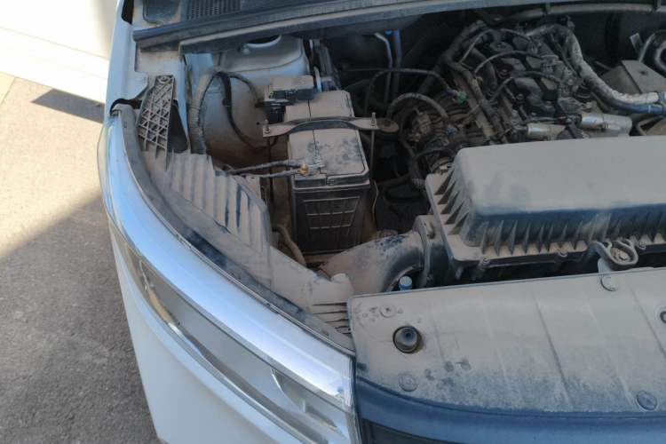 Used Wuling Zhengcheng 2021 1.5T Manual Comfort Version Engine Bay Right