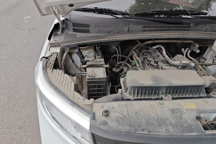 Used Wuling Zhengcheng 2021 1.5T Manual Comfort Version Engine Bay Right