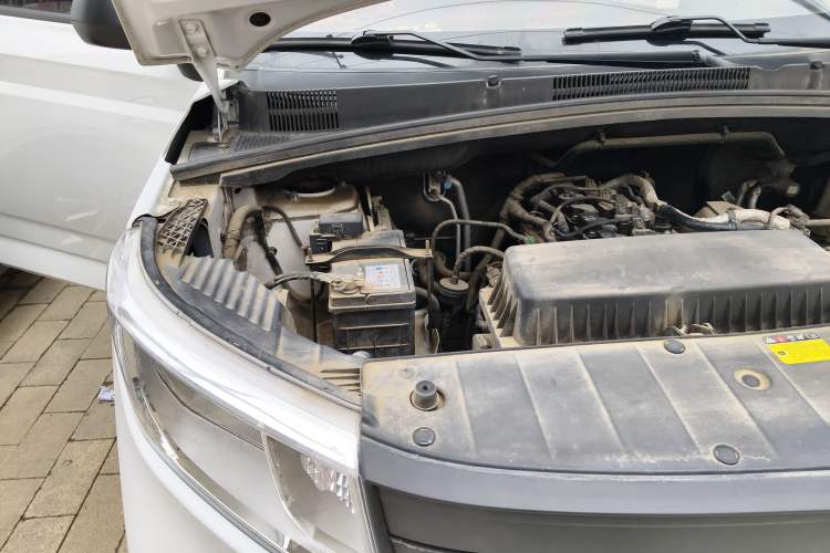 Used Wuling Zhengcheng 2021 1.5T Manual Comfort Version Engine Bay Right