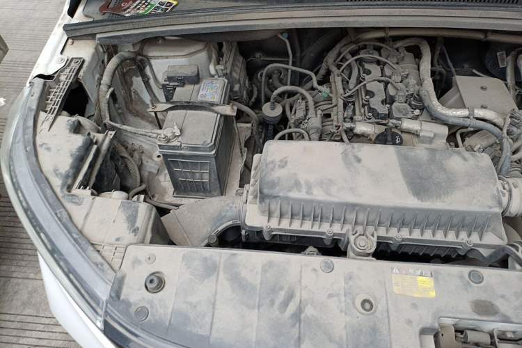 Used Wuling Zhengcheng 2021 1.5T Manual Luxury Commercial Vehicle Engine Bay Right