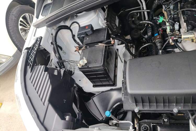 Used Wuling Zhengcheng 2021 1.5T Manual Comfort Version Engine Bay Right