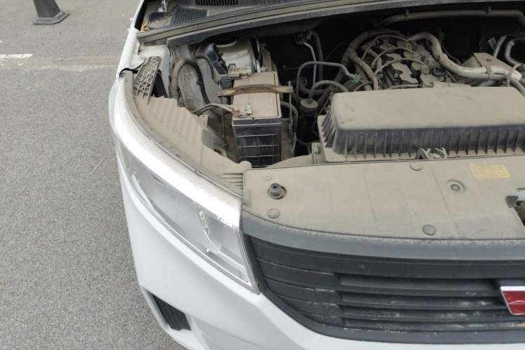 Used Wuling Zhengcheng 2021 1.5T Manual Comfort Version Engine Bay Right