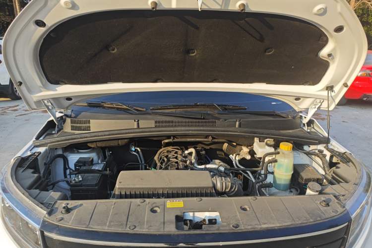 Used Wuling Zhengcheng 2021 1.5T Manual Luxury Version Engine Bay