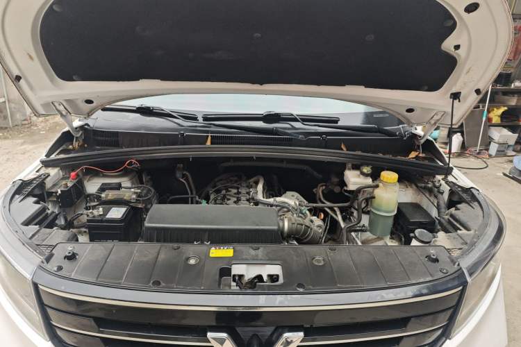 Used Wuling Zhengcheng 2021 1.5T Manual Luxury Version Engine Bay