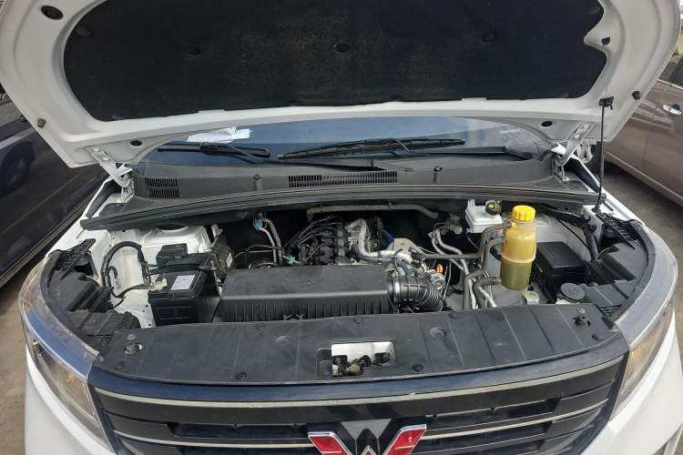 Used Wuling Zhengcheng 2021 1.5T Manual Luxury Version Engine Bay