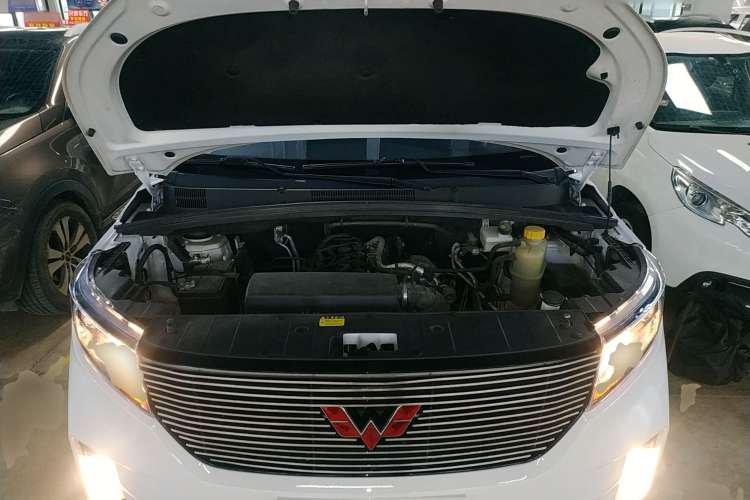 Used Wuling Zhengcheng 2021 1.5T Manual Luxury Version Engine Bay