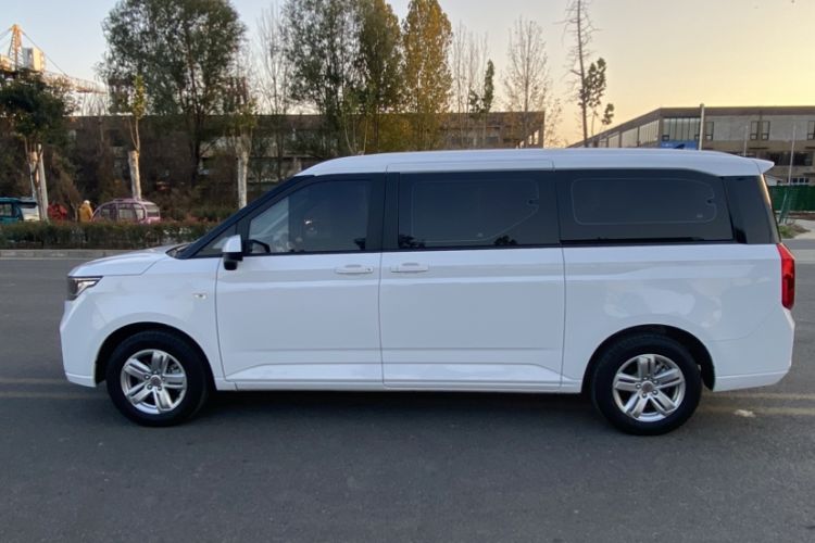 Used Wuling Zhengcheng 2021 1.5T Manual Luxury Commercial Vehicle Exterior 1