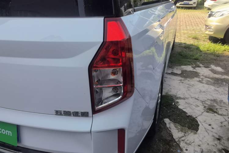 Used Wuling Zhengcheng 2021 1.5T Manual Luxury Version Exterior 3