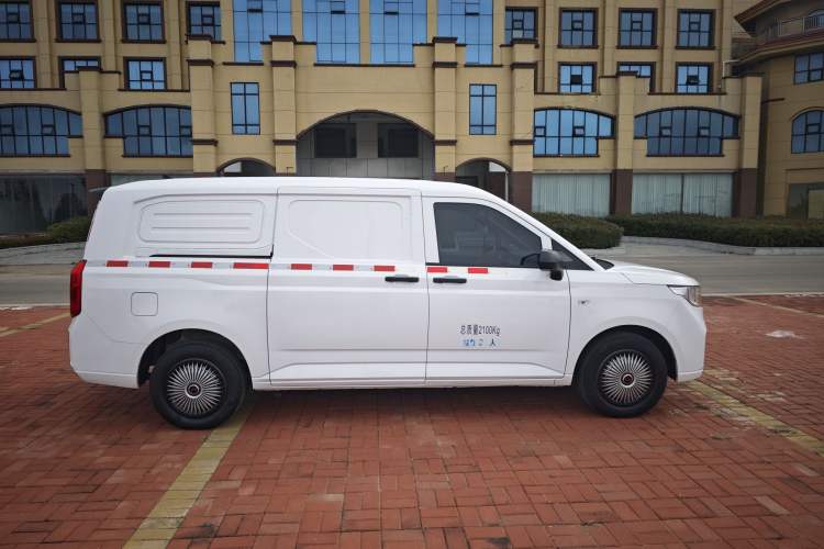Used Wuling Zhengcheng 2021 1.5T Manual Comfort Version with Enclosed Windows Exterior 3