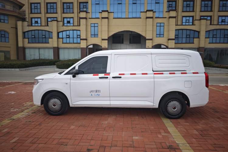 Used Wuling Zhengcheng 2021 1.5T Manual Comfort Version with Enclosed Windows Exterior 4