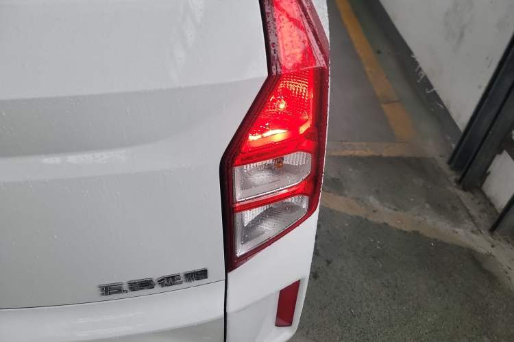 Used Wuling Zhengcheng 2021 1.5T Manual Luxury Version Exterior 6