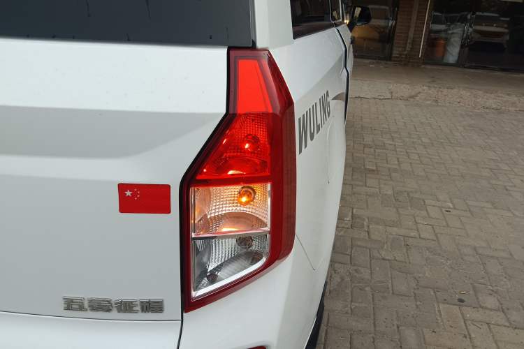 Used Wuling Zhengcheng 2021 1.5T Manual Comfort Version Exterior 6