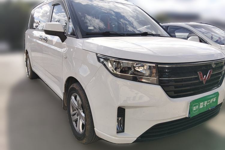 Used Wuling Zhengcheng 2021 1.5T Manual Luxury Version Front Right 45 Deg