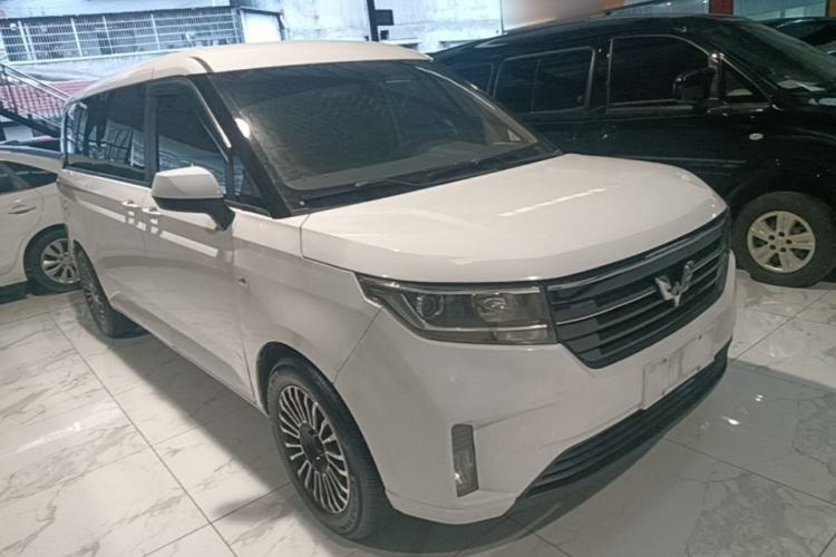 Used Wuling Zhengcheng 2021 1.5T Manual Luxury Version Front Right 45 Deg