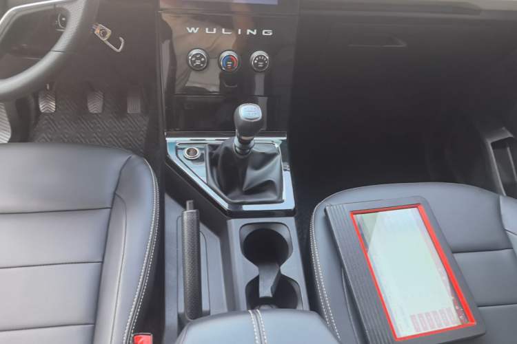 Used Wuling Zhengcheng 2021 1.5T Manual Luxury Version Gear Lever