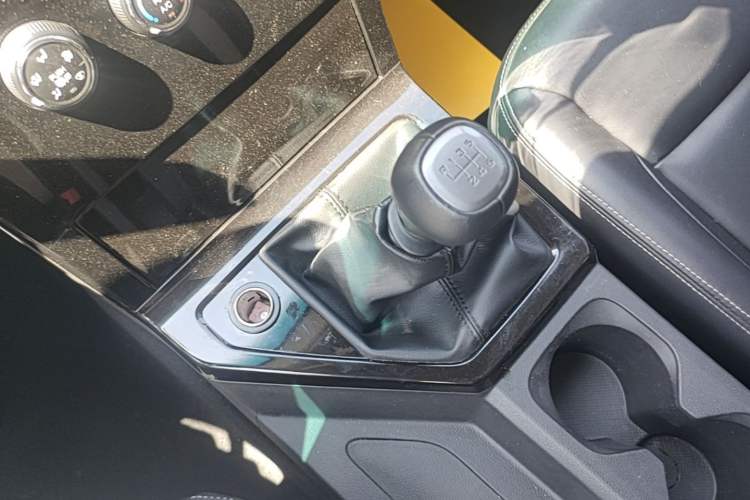 Used Wuling Zhengcheng 2021 1.5T Manual Luxury Version Gear Lever