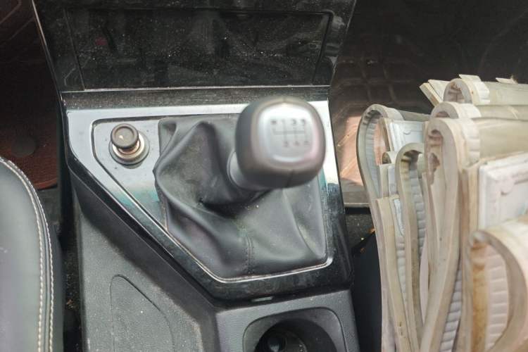 Used Wuling Zhengcheng 2021 1.5T Manual Luxury Version Gear Lever