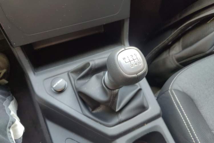 Used Wuling Zhengcheng 2021 1.5T Manual Comfort Version with Enclosed Windows Gear Lever