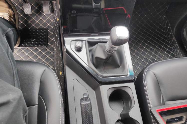Used Wuling Zhengcheng 2021 1.5T Manual Luxury Version Gear Lever