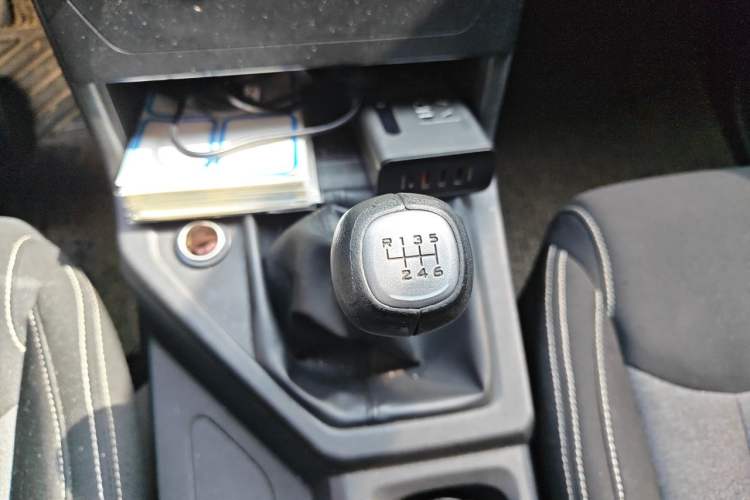 Used Wuling Zhengcheng 2021 1.5T Manual Comfort Version Gear Lever