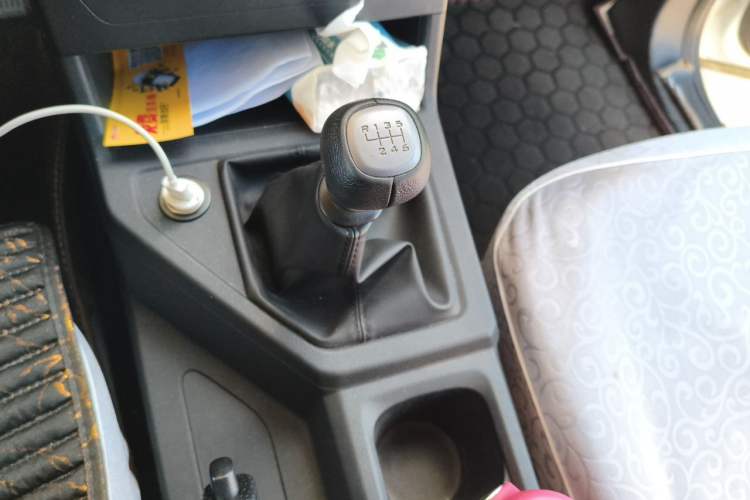 Used Wuling Zhengcheng 2021 1.5T Manual Comfort Version Gear Lever