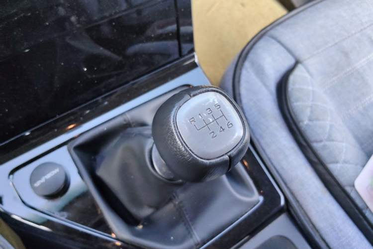 Used Wuling Zhengcheng 2021 1.5T Manual Luxury Version Gear Lever