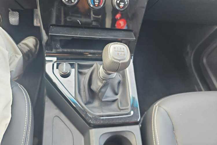 Used Wuling Zhengcheng 2021 1.5T Manual Luxury Version Gear Lever
