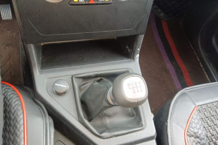 Used Wuling Zhengcheng 2021 1.5T Manual Comfort Version Gear Lever