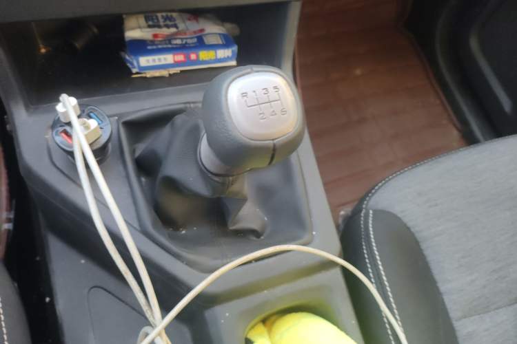 Used Wuling Zhengcheng 2021 1.5T Manual Comfort Version Gear Lever