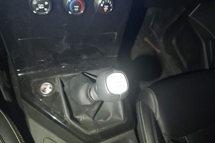 Used Wuling Zhengcheng 2021 1.5T Manual Luxury Version Gear Lever
