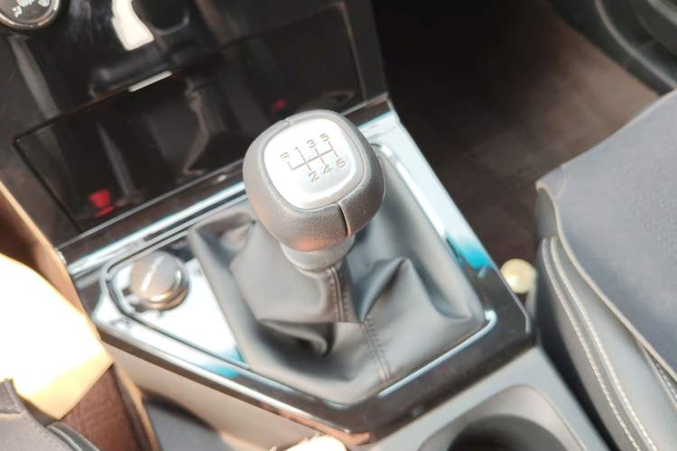 Used Wuling Zhengcheng 2021 1.5T Manual Luxury Version Gear Lever