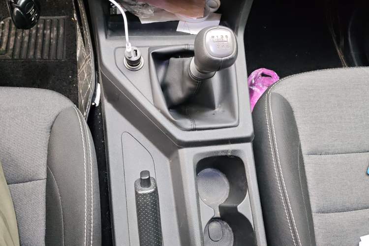 Used Wuling Zhengcheng 2021 1.5T Manual Comfort Version Gear Lever