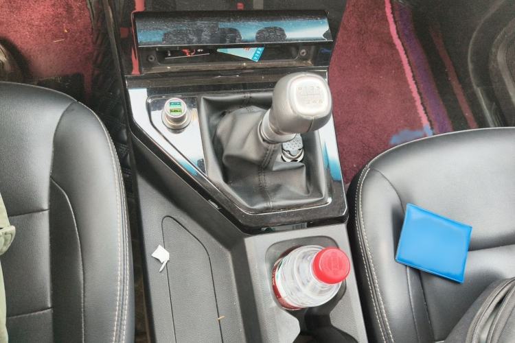 Used Wuling Zhengcheng 2021 1.5T Manual Luxury Version Gear Lever