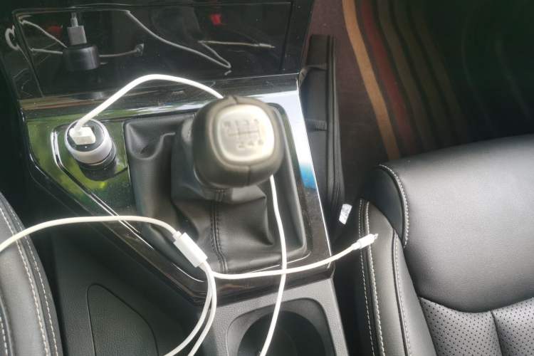 Used Wuling Zhengcheng 2021 1.5T Manual Luxury Version Gear Lever