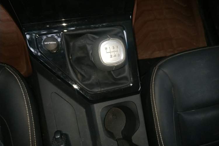 Used Wuling Zhengcheng 2021 1.5T Manual Luxury Version Gear Lever