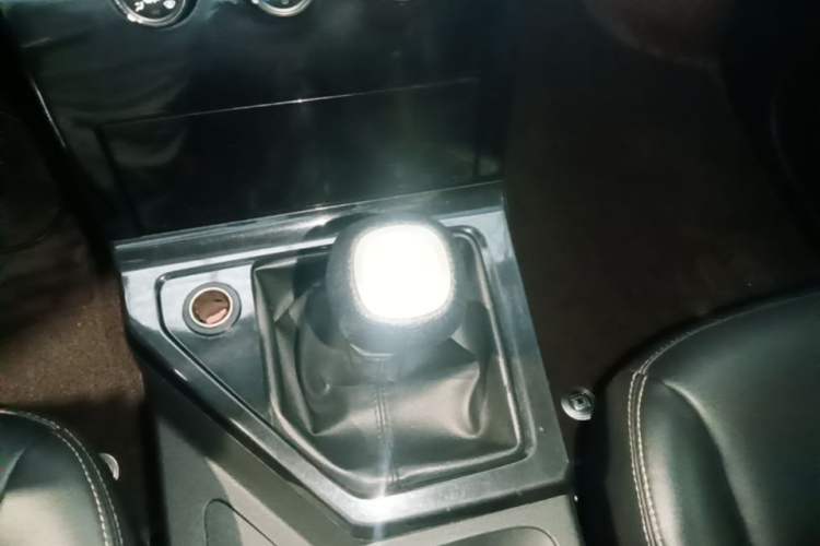 Used Wuling Zhengcheng 2021 1.5T Manual Luxury Version Gear Lever