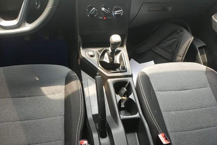 Used Wuling Zhengcheng 2021 1.5T Manual Comfort Version Gear Lever