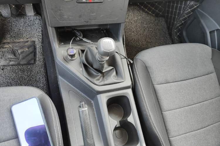 Used Wuling Zhengcheng 2021 1.5T Manual Comfort Version Gear Lever