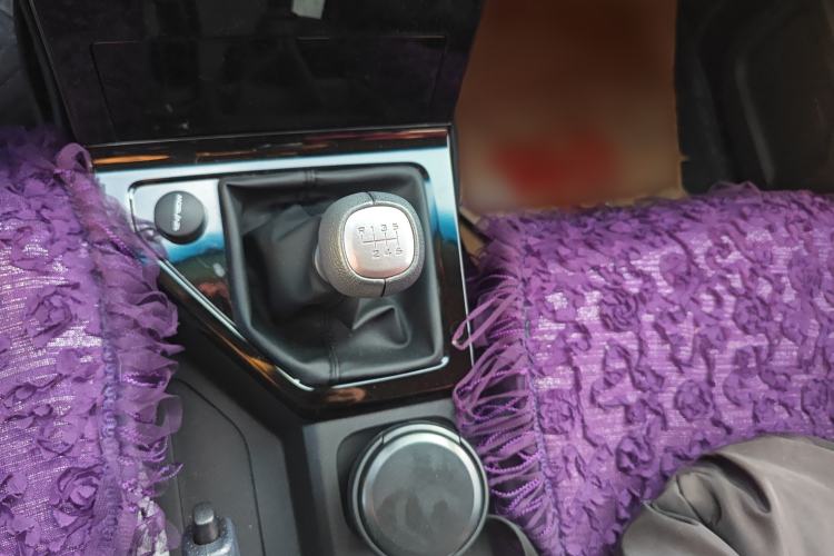 Used Wuling Zhengcheng 2021 1.5T Manual Luxury Version Gear Lever